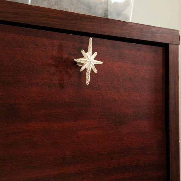 Set of 6 Antique White Finish Mid Century Modern Starburst Drawer Pulls Knobs - Picture 4 of 9